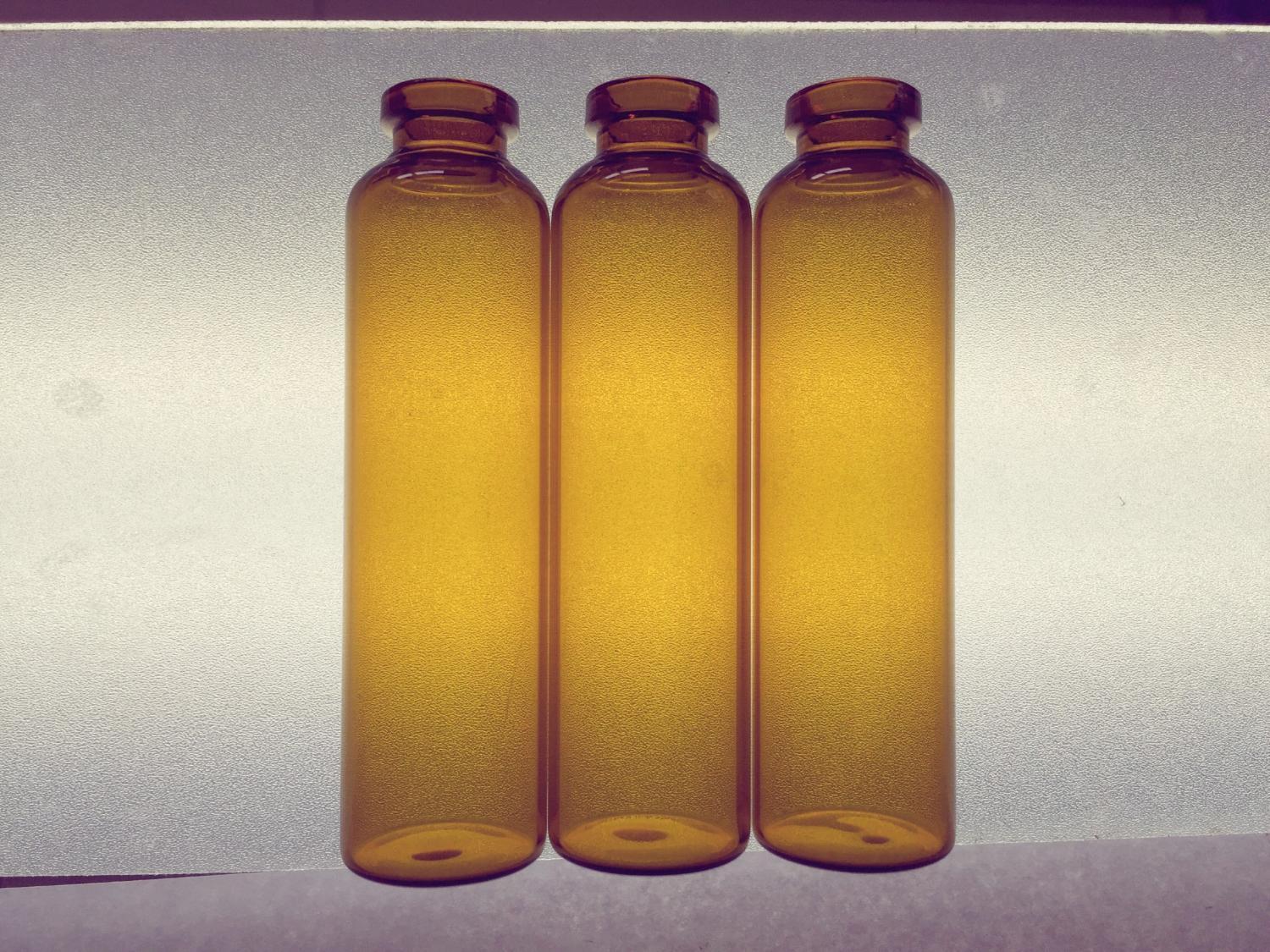 玻璃瓶黄颜色钙片图片